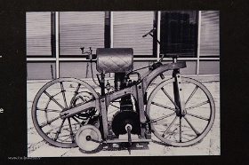 20180622__00735-10 Musée automobile de Riga, Daimler, 1885, premier brevet moteur essence à carburateur, dénommé 