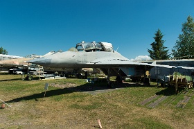 20180627__00348-89 Aéroport de Riga, musée de l'aviation de Riga, MIG-29UB, 1981 entrainement (MIG=Mikoyan-Gurevitch)