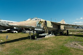 20180627__00348-91 Aéroport de Riga, musée de l'aviation de Riga, MIG-27, 1973, avion d'attaque au sol