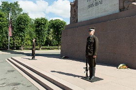 20180620__00257-77 Monument de la liberté, garde d'honneur