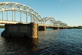 20180622__00735-575 Pont ferroviaire de Riga sur la Daugava (8 avril 1914). Les piles sur sa droite sont les restes d'un autre pont, l'Iron Bridge détruit en Octobre 1944 par les...