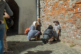 20180620__00257-104 Au coin de Jana Seta, explications familiales