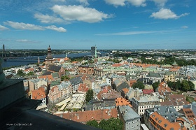 20180620__00257-121 Eglise luthérienne Saint Pierre, vue depuis la plateforme sur vieux Riga