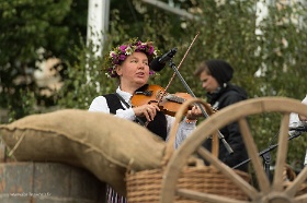 20180622__00735-252 Quai du 11 Novembre, veille du Ligo, cloture du festival international de folklore de la Baltique avec des groupes lettons, lituaniens, estoniens et georgiens.