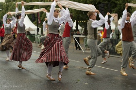 20180622__00735-262 Quai du 11 Novembre, veille du Ligo, cloture du festival international de folklore de la Baltique avec des groupes lettons, lituaniens, estoniens et georgiens.