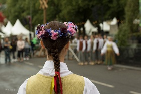20180622__00735-269 Quai du 11 Novembre, veille du Ligo, cloture du festival international de folklore de la Baltique avec des groupes lettons, lituaniens, estoniens et georgiens.