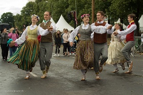 20180622__00735-274 Quai du 11 Novembre, veille du Ligo, cloture du festival international de folklore de la Baltique avec des groupes lettons, lituaniens, estoniens et georgiens.