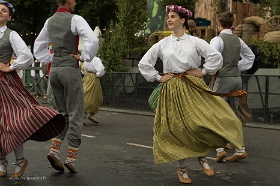 20180622__00735-279 Quai du 11 Novembre, veille du Ligo, cloture du festival international de folklore de la Baltique avec des groupes lettons, lituaniens, estoniens et georgiens.