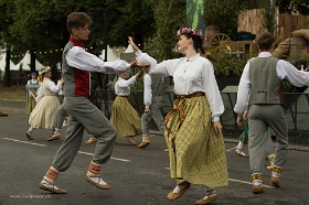 20180622__00735-286 Quai du 11 Novembre, veille du Ligo, cloture du festival international de folklore de la Baltique avec des groupes lettons, lituaniens, estoniens et georgiens.