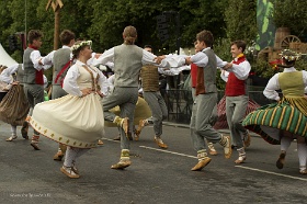 20180622__00735-289 Quai du 11 Novembre, veille du Ligo, cloture du festival international de folklore de la Baltique avec des groupes lettons, lituaniens, estoniens et georgiens.