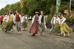 20180622__00735-296 Quai du 11 Novembre, veille du Ligo, cloture du festival international de folklore de la Baltique avec des groupes lettons, lituaniens, estoniens et georgiens.