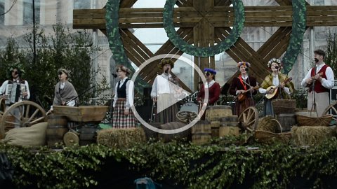 20180622__00735 Quai du 11 Novembre, veille du Ligo, cloture du festival international de folklore de la Baltique avec des groupes lettons, lituaniens, estoniens et georgiens.