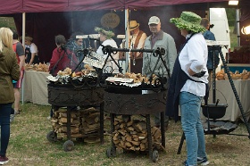 20180623__00392-120 Fête du Ligo à Dzeguzkalns, stands de nourriture traditionnelle