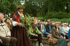 20180623__00392-153 Fête du Ligo à Dzeguzkalns, groupe folklorique Atštaukas (le siège) de Liepaja.