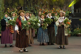 20180623__00392-156 Fête du Ligo à Dzeguzkalns, groupe folklorique Atštaukas (le siège) de Liepaja.