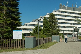 20180627__00348-17 Jurmala, 61 Asaru Prospekts, le sanatorium Vaivari un paquebot d'origine soviétique