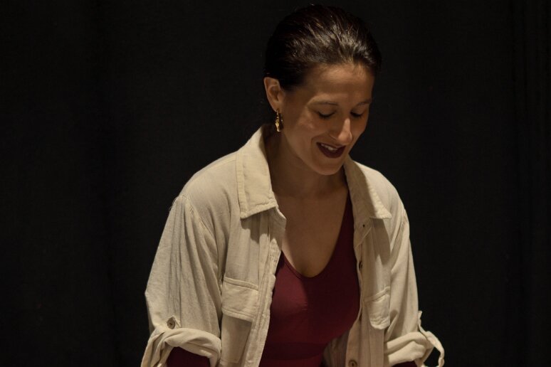 Compagnie Sohan 20260408 (11) Filage au Théâtre de l'Uchronie, avec Laurie Billotet, Malesa Rinaldi, Alicia Jacquet Carrillo. Mise en scène Laurie Billotet assistée de Emeline Descharles