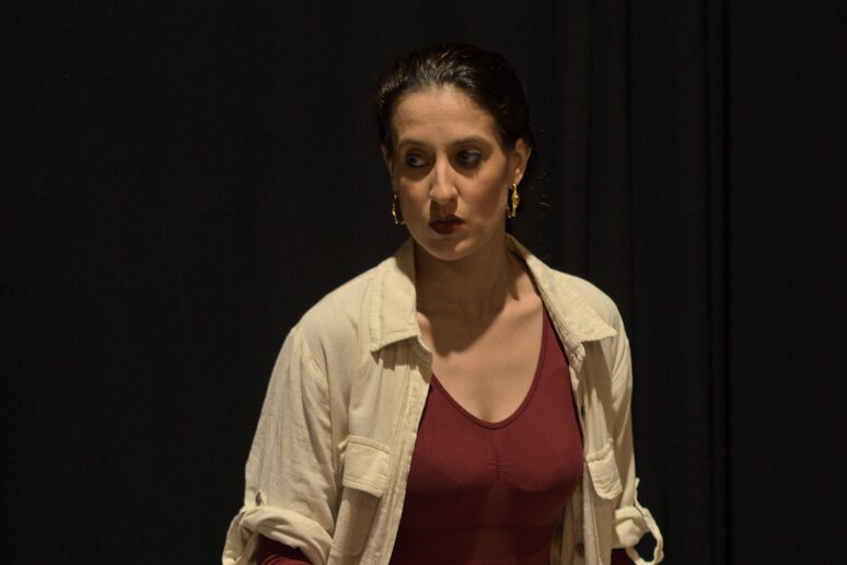 Compagnie Sohan 20260408 (9) Filage au Théâtre de l'Uchronie, avec Laurie Billotet, Malesa Rinaldi, Alicia Jacquet Carrillo. Mise en scène Laurie Billotet assistée de Emeline Descharles