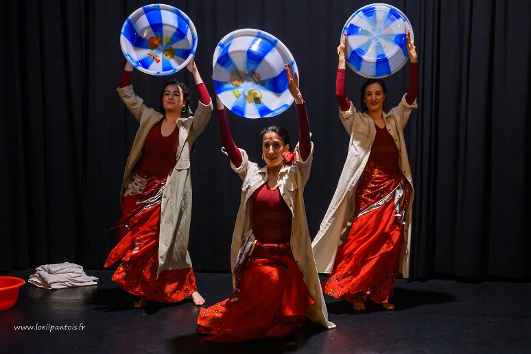 20260408__34503 Filage au Théâtre de l'Uchronie, avec Laurie Billotet, Malesa Rinaldi, Alicia Jacquet Carrillo. Mise en scène Laurie Billotet assistée de Emeline Descharles