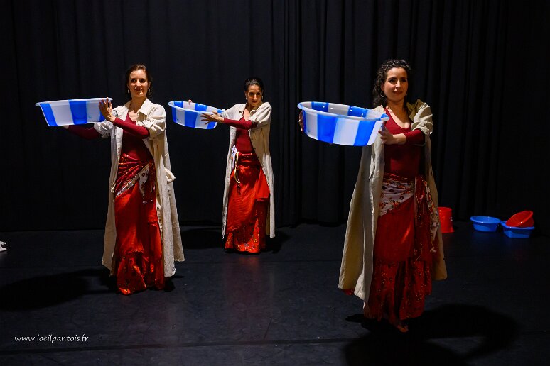 20260408__34565 Filage au Théâtre de l'Uchronie, avec Laurie Billotet, Malesa Rinaldi, Alicia Jacquet Carrillo. Mise en scène Laurie Billotet assistée de Emeline Descharles