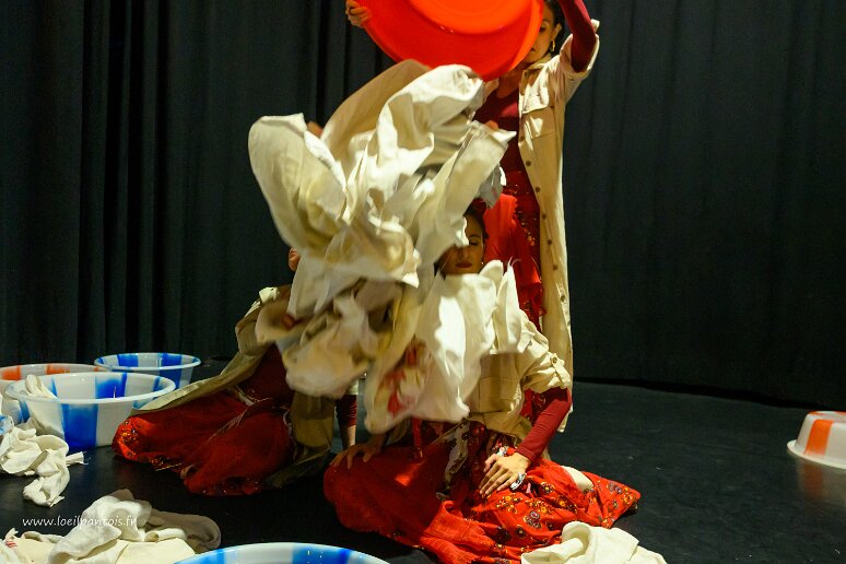 20260408__34959 Filage au Théâtre de l'Uchronie, avec Laurie Billotet, Malesa Rinaldi, Alicia Jacquet Carrillo. Mise en scène Laurie Billotet assistée de Emeline Descharles