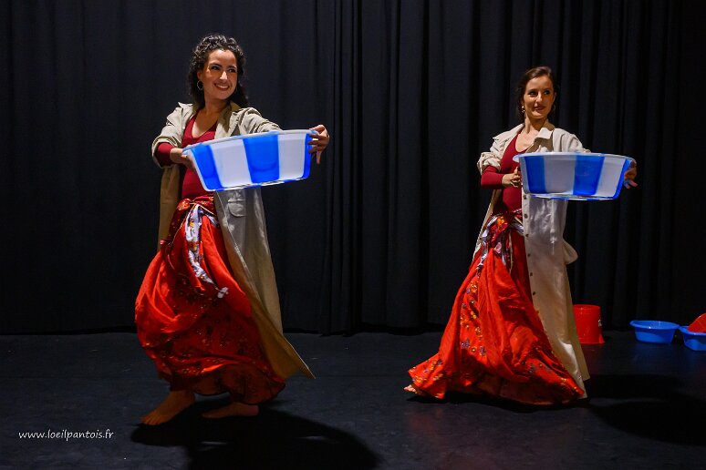 20260408__35072 Filage au Théâtre de l'Uchronie, avec Laurie Billotet, Malesa Rinaldi, Alicia Jacquet Carrillo. Mise en scène Laurie Billotet assistée de Emeline Descharles