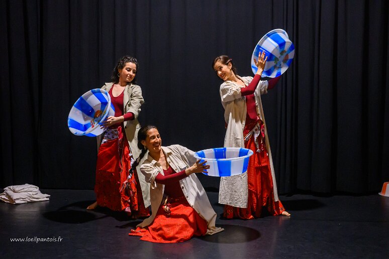 20260408__35084 Filage au Théâtre de l'Uchronie, avec Laurie Billotet, Malesa Rinaldi, Alicia Jacquet Carrillo. Mise en scène Laurie Billotet assistée de Emeline Descharles