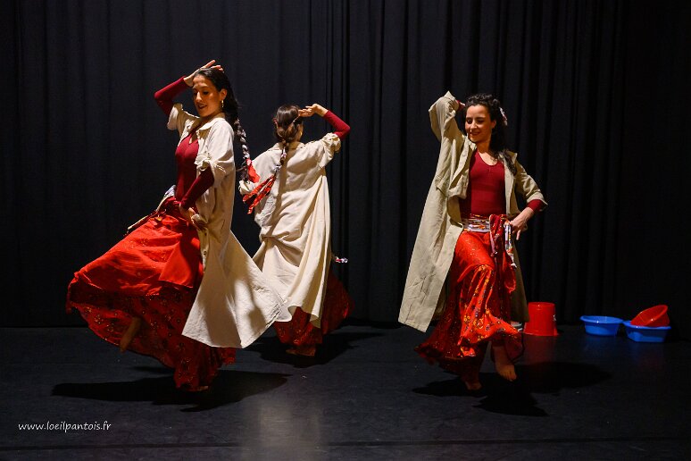 20260408__35085 Filage au Théâtre de l'Uchronie, avec Laurie Billotet, Malesa Rinaldi, Alicia Jacquet Carrillo. Mise en scène Laurie Billotet assistée de Emeline Descharles
