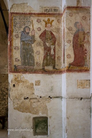 20221111__2649 Eglise St Saturnin de Mazerier (XIe-XIIe s), scène de l'Adoration des mages, de droite à gauche: Gaspard, Balthazar et le donateur Thévenin Vodable qui a...