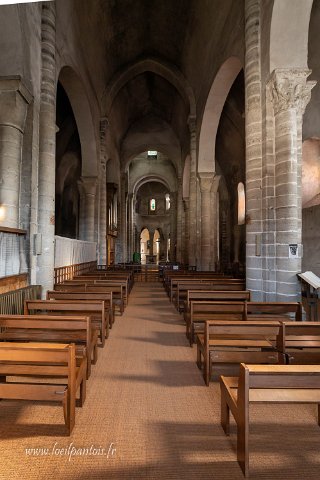 20221111__2683 Abbaye bénédictine Saint Vincent de Chantelle (XIIEs ), nef dont la travée gauche est réservée aux bénédictines.